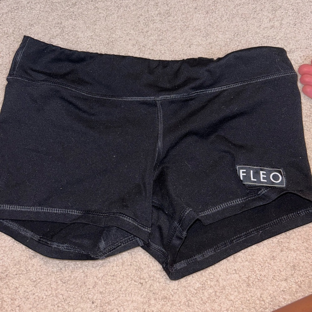 Black fleo shorts size M